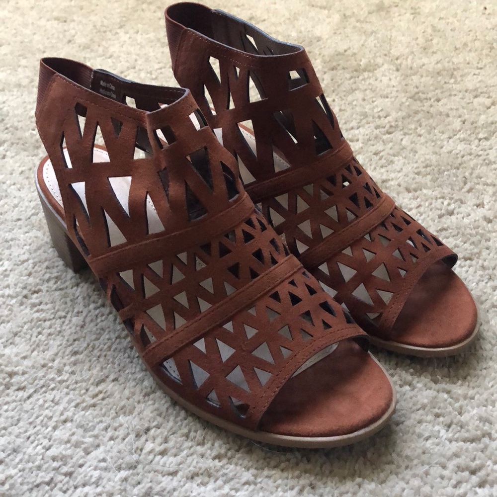 American Eagle sandals!